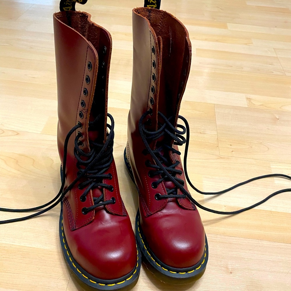 Dr Marten 14 eye Red boots